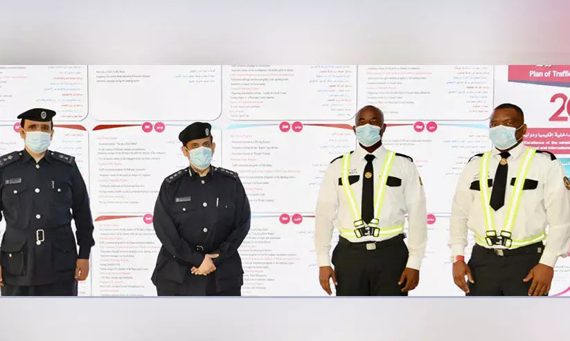 ഹാപ്പിനസ് സെക്യൂരിറ്റിക്ക് ആദരം ഹാപ്പിനസ് സെക്യൂരിറ്റിക്ക് ആദരം