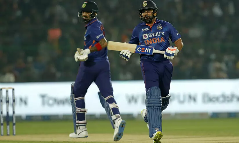 ഈ കളിയൊക്കെ എവിടെയായിരുന്നു! വിശ്വരൂപം വീണ്ടെടുത്ത്​ ഇന്ത്യ കിവികളെ പറപറത്തി