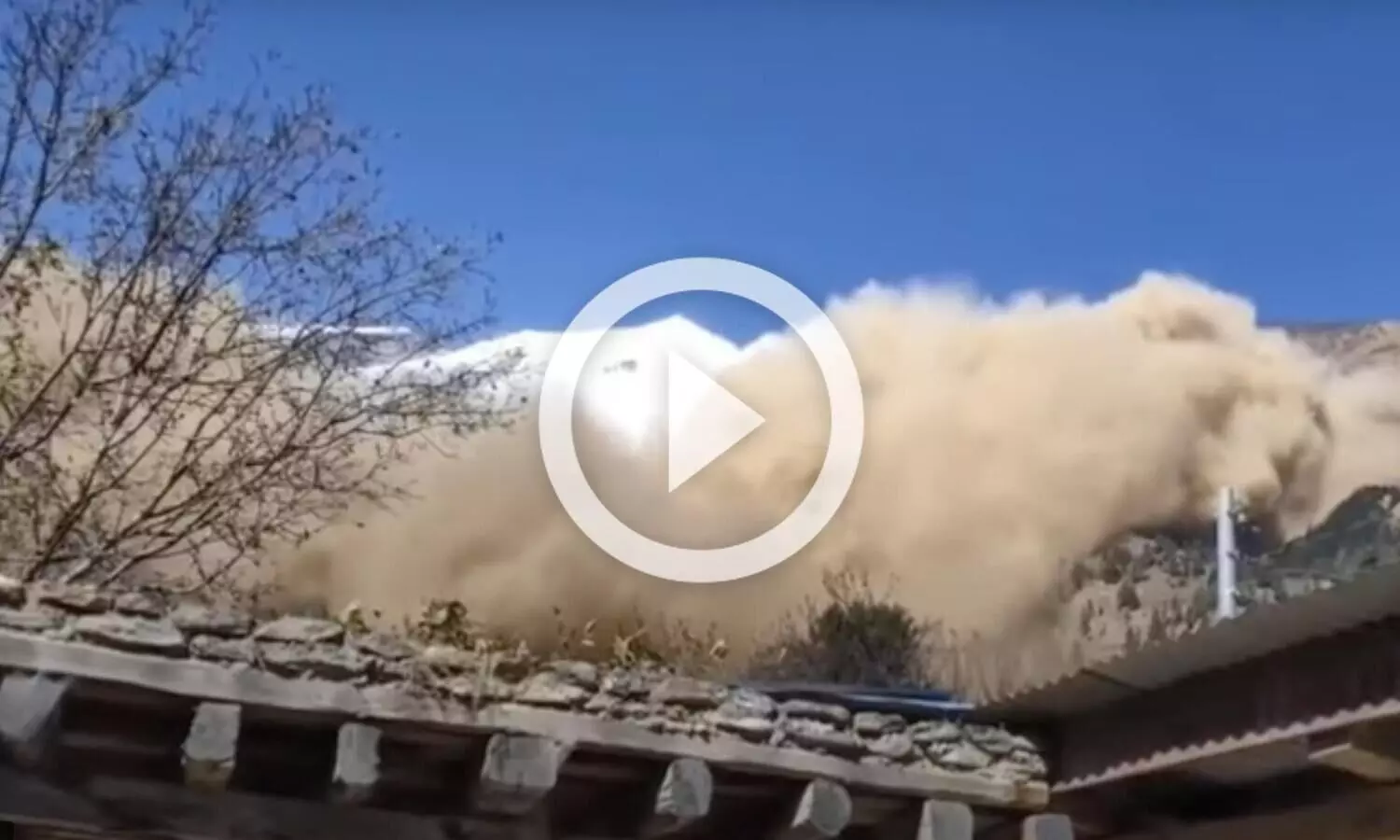 നേപ്പാളിലെ ഹിമപ്രവാഹത്തിന്‍റെ നടുക്കുന്ന ദൃശ്യങ്ങൾ