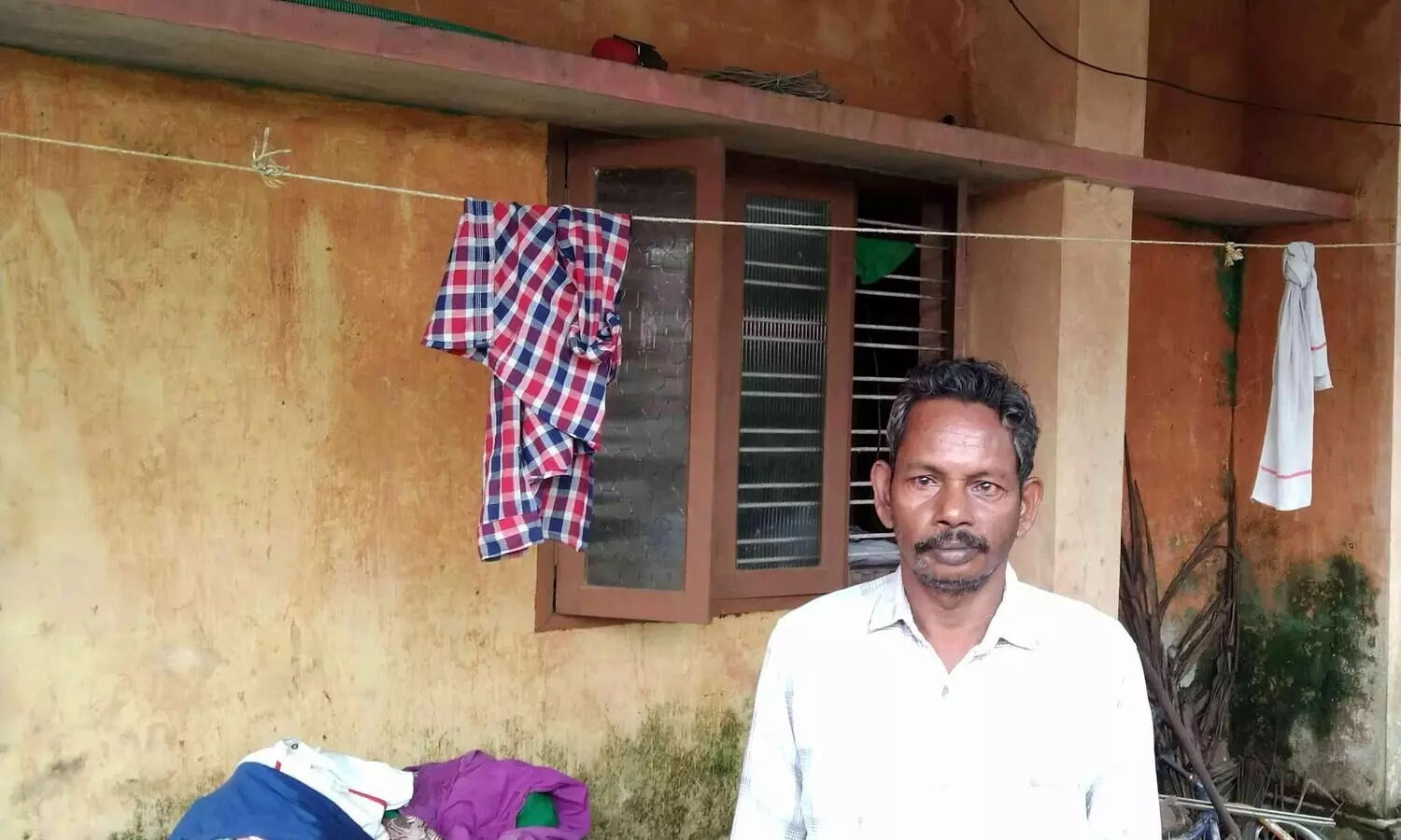 ദുരിതം ഒഴിയാതെ പമ്പാതീരത്ത് പൊന്നപ്പനും കുടുംബവും