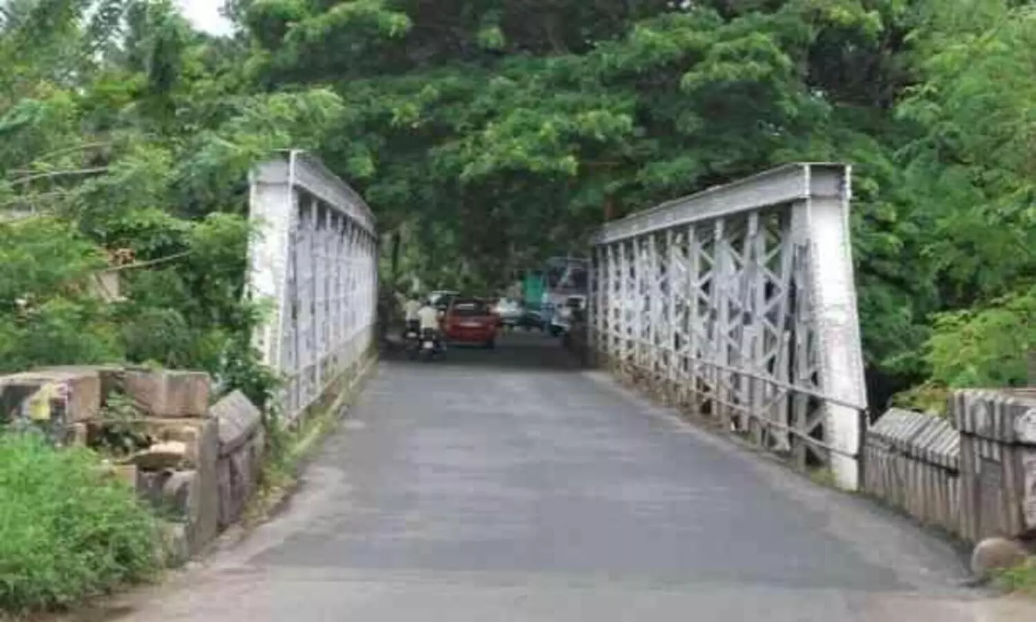 പൈതൃക ഇടനാഴിയിലേക്കുള്ള ദൂരം ഇനിയും അകലെ; കുണ്ടമൺകടവ് പഴയ പാലം സംരക്ഷിക്കപ്പെടുമോ ?