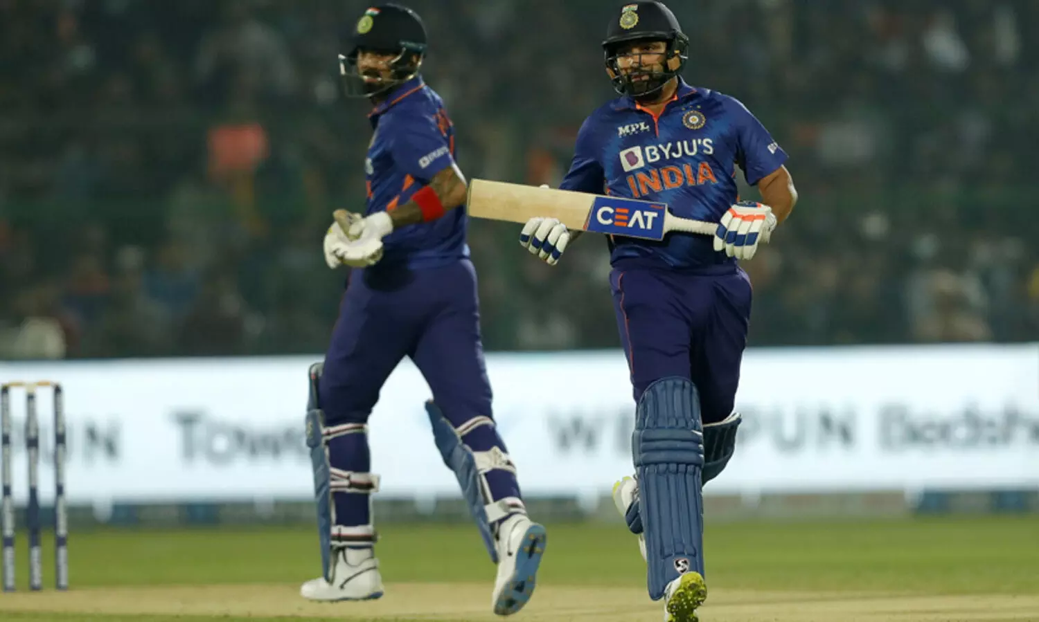 ഈ കളിയൊക്കെ എവിടെയായിരുന്നു! വിശ്വരൂപം വീണ്ടെടുത്ത്​ ഇന്ത്യ കിവികളെ പറപറത്തി