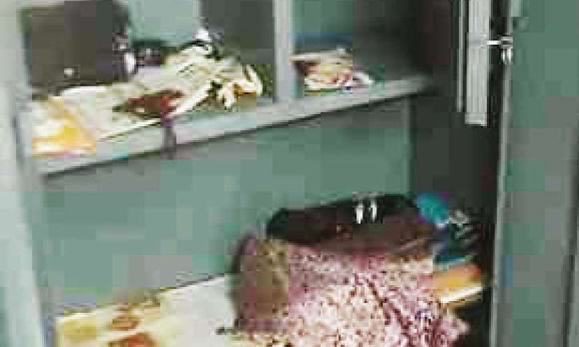 അടഞ്ഞുകിടന്ന വീട്ടിൽനിന്ന് 15 പവനും 10,000 രൂപയും മോഷണം പോയി അടഞ്ഞുകിടന്ന വീട്ടിൽനിന്ന് 15 പവനും 10,000 രൂപയും മോഷണം പോയി