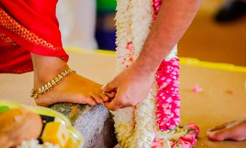 40,000 തമിഴ് ബ്രാഹ്മണ യുവാക്കള്ക്ക് ജീവിത പങ്കാളികളെ കിട്ടാനില്ല; വധുവിനെ തേടി ഉത്തരേന്ത്യയിലേക്ക് 40,000 തമിഴ് ബ്രാഹ്മണ യുവാക്കള്ക്ക് ജീവിത പങ്കാളികളെ കിട്ടാനില്ല; വധുവിനെ തേടി ഉത്തരേന്ത്യയിലേക്ക്