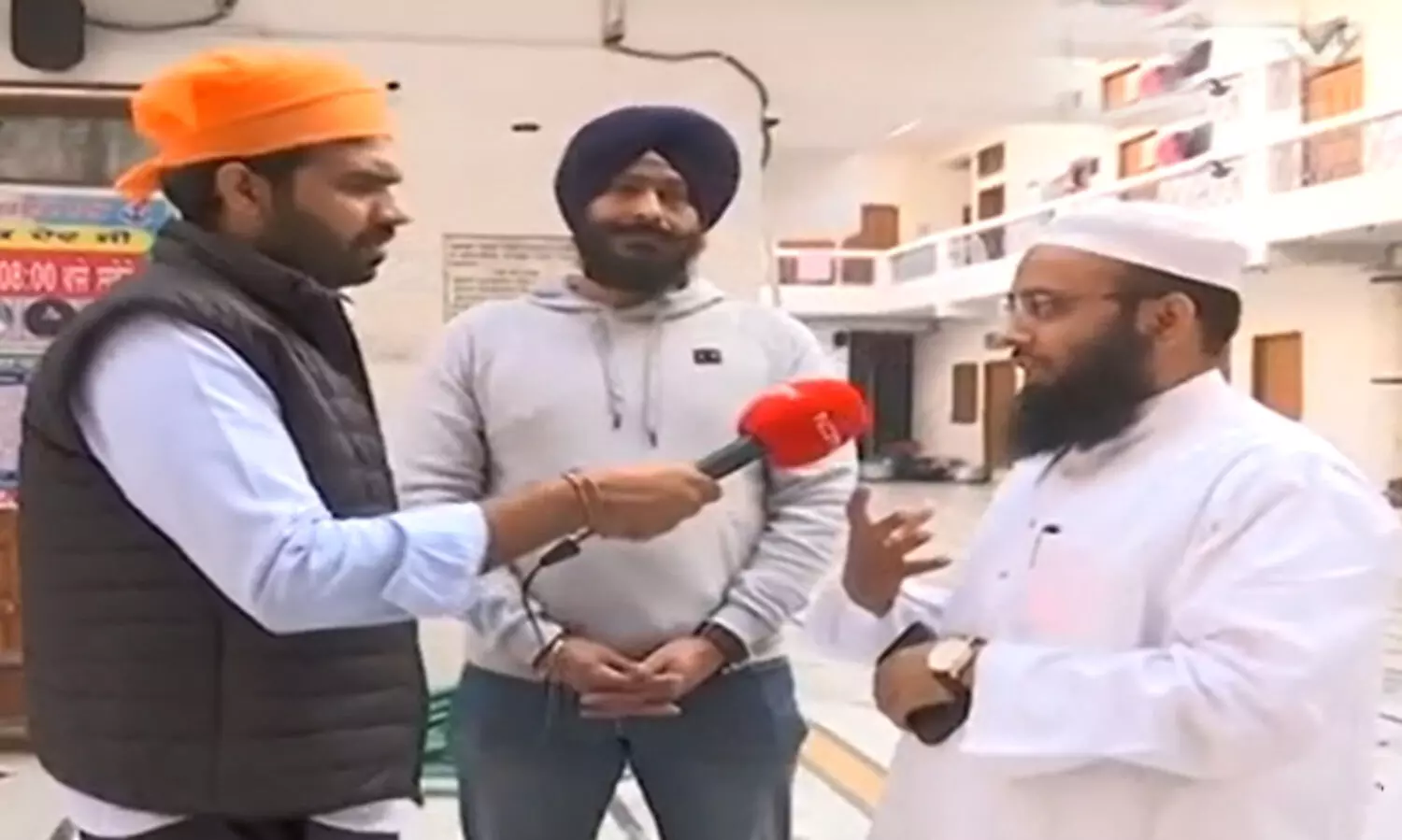 സംഘ്​പരിവാർ ജുമുഅ തടഞ്ഞയിടങ്ങളിൽ നമസ്​കരിക്കാൻ ഗുരുദ്വാരയടക്കം തുറന്ന്​ കൊടുത്ത്​ സിഖ്​, ഹിന്ദു സമുദായങ്ങൾ