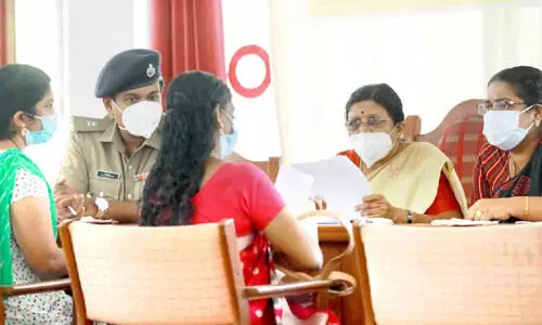 പശ്ചാത്തലം അന്വേഷിച്ച്​​ മനസ്സിലാക്കി മാത്രം വിവാഹം നടത്താന്‍ രക്ഷിതാക്കൾ ശ്രദ്ധിക്കണം –വനിത കമീഷന്‍