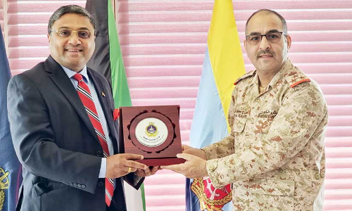 ഇ​ന്ത്യ​ൻ അം​ബാ​സ​ഡ​ർ നേ​വ​ൽ ബേ​സ്​ സ​ന്ദ​ർ​ശി​ച്ചു