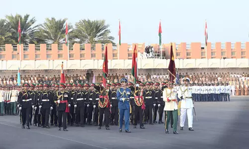 സൈ​നി​ക പ​രേ​ഡി​ൽ സു​ൽ​ത്താ​ൻ   സ​ല്യൂ​ട്ട്​ സ്വീ​ക​രി​ച്ചു