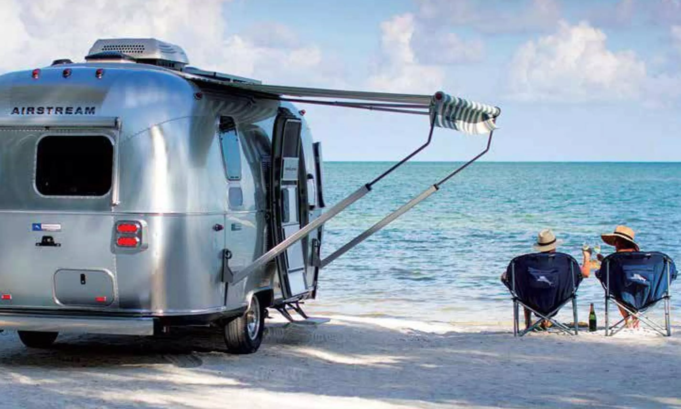 നാ​ടോ​ടി​ക​ളാ​വാം; ട്രെ​യി​ല​റി​ൽ രാ​പ്പാ​ർ​ക്കാം