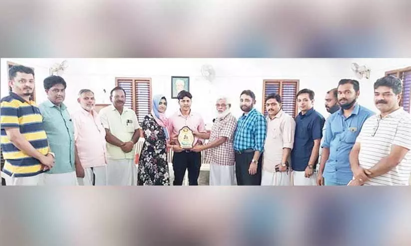 ഡോക്ടറേറ്റ് നേടിയ ദമ്പതികളെ ആദരിച്ചു ഡോക്ടറേറ്റ് നേടിയ ദമ്പതികളെ ആദരിച്ചു