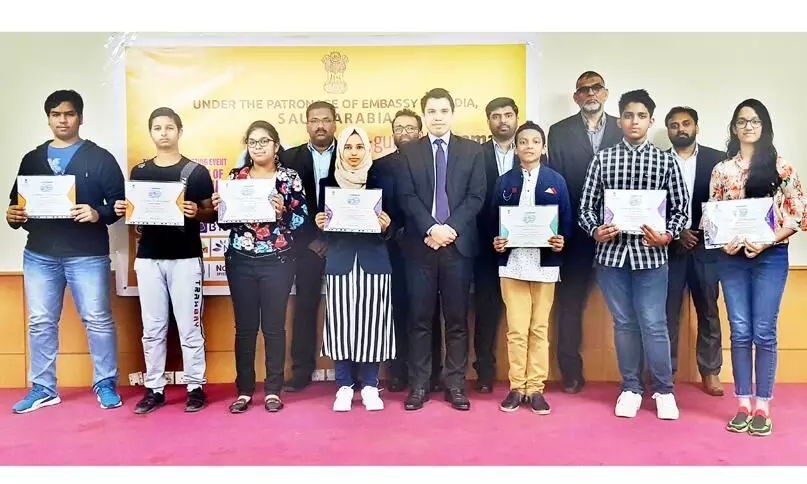 ഗ​ൾ​ഫ് മാ​ധ്യ​മം ഫ്രീ​ഡം ക്വി​സ്: പ​ടി​ഞ്ഞാ​റ​ൻ മേ​ഖ​ല വി​ജ​യി​ക​ൾ​ക്ക് പു​ര​സ്കാ​ര​ങ്ങ​ൾ സ​മ്മാ​നി​ച്ചു