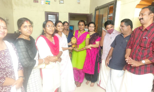 കണ്ടക്ടർ നിമ്മി ഇനി മുതൽ ഡോക്ടർ; സ്നേഹാദരവുമായി സഹപ്രവർത്തകർ