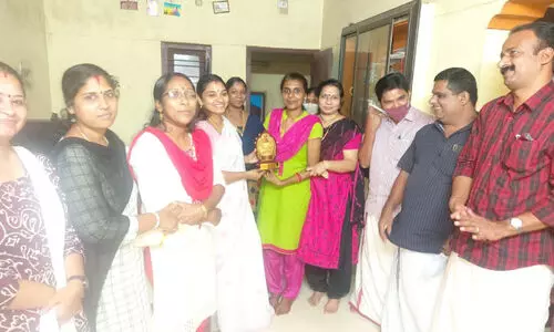 കണ്ടക്ടർ നിമ്മി ഇനി മുതൽ ഡോക്ടർ; സ്നേഹാദരവുമായി സഹപ്രവർത്തകർ