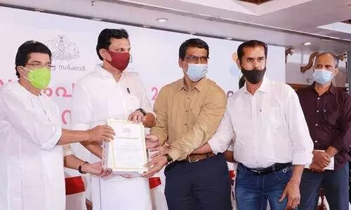 ലോ​ക പൂ​ക്ക​ള​മ​ത്സ​രം: ചാ​ലി​യാ​ർ ദോ​ഹ പു​ര​സ്​​കാ​രം ഏ​റ്റു​വാ​ങ്ങി