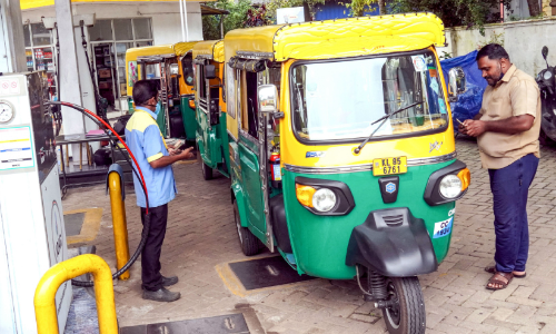 എ​ല്‍.​പി.​ജി ഓ​ട്ടോകൾ മുഴുവൻ ഇറങ്ങിയപ്പോൾ ഇന്ധനം കിട്ടാൻ വിഷമം