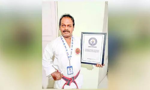 58ാം വ​യ​സ്സി​ലും ക​രാ​ട്ടേ​യി​ല്‍ ​ റെ​ക്കോ​ഡി​നൊ​രു​ങ്ങി ബാ​ബു മാ​സ്​​റ്റ​ർ