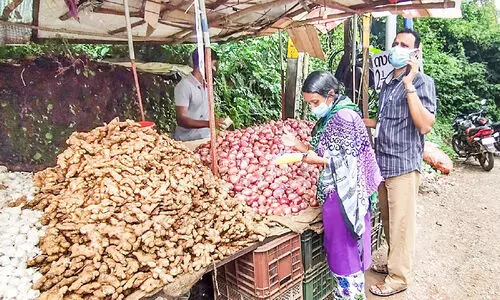 തൊടുപുഴയിൽ അനധികൃത വഴിയോരക്കച്ചവടങ്ങൾ​ക്കെതിരെ നടപടി