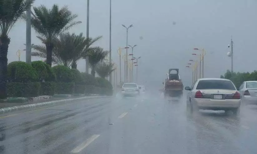 സൗദിയുടെ വിവിധ ഭാഗങ്ങളിൽ മഴക്ക് സാധ്യത സൗദിയുടെ വിവിധ ഭാഗങ്ങളിൽ മഴക്ക് സാധ്യത