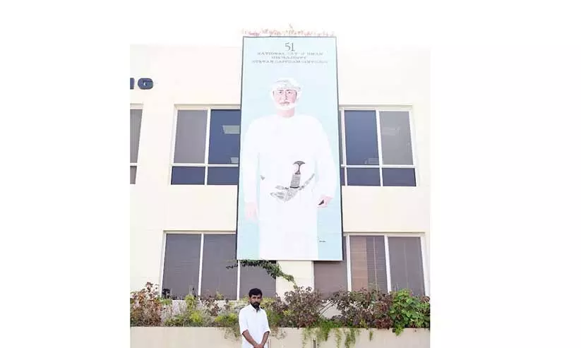 എട്ടു മീറ്റർ നീളത്തിൽ സുൽത്താ​െൻറ ചിത്രമൊരുക്കി അക്ബർ മുഹമ്മദ്