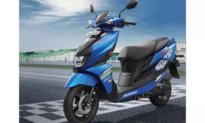 യുവാക്കളേ ഇതിലേ, ഇതിലേ; സുസുകി അവെനിസ് നിങ്ങൾക്കായി കാത്തിരിക്കുന്നു യുവാക്കളേ ഇതിലേ, ഇതിലേ; സുസുകി അവെനിസ് നിങ്ങൾക്കായി കാത്തിരിക്കുന്നു