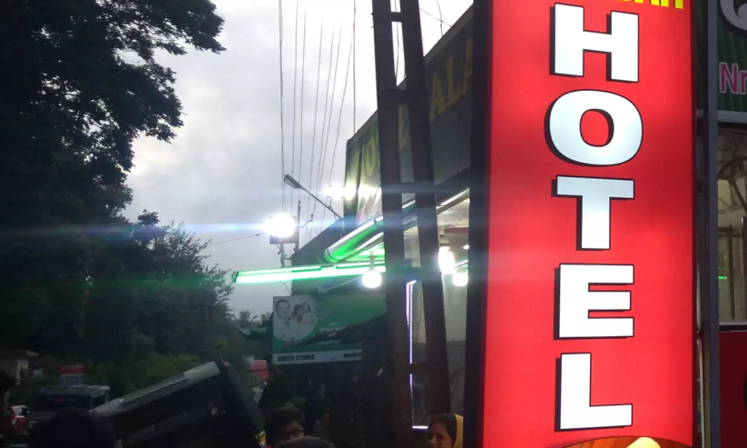 സമൂഹ മാധ്യമങ്ങളിലൂടെ ഹോട്ടലുകൾക്കെതിരെ വ്യാജ പ്രചാരണം; പ്രതി​ഷേധവുമായി വ്യാപാരികൾ