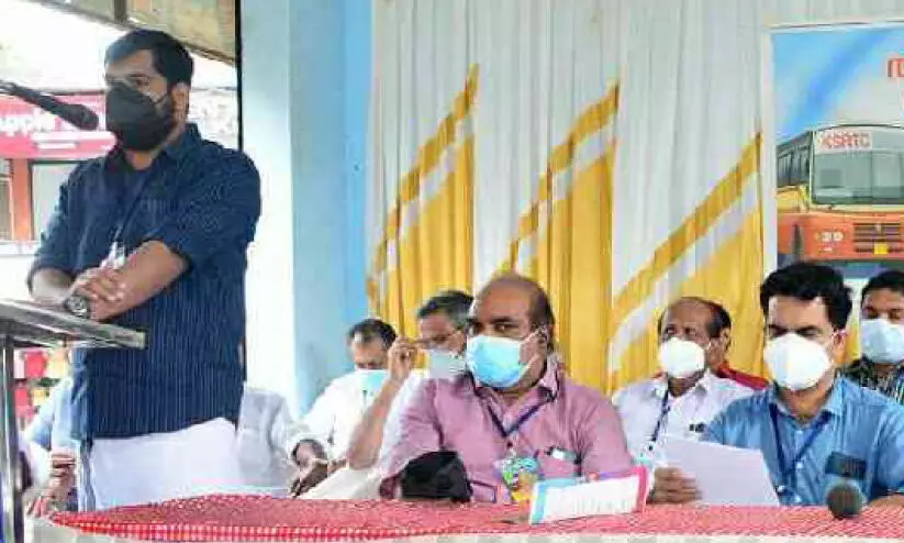 തിരുവമ്പാടി കെ.എസ്.ആർ.ടി.സി സബ് ഡി​പ്പോ കെട്ടിട നിർമാണത്തിന് സ്ഥലം കൈമാറി