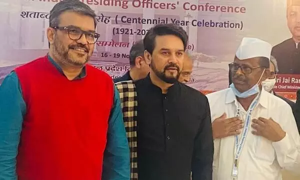 കേന്ദ്ര മന്ത്രിയുമായുള്ള സൗഹൃദ ചിത്രങ്ങൾ പങ്കുവെച്ച് എം.ബി രാജേഷ്; കൊലവിളി നടത്തുന്നവരുമായി സ്നേഹബന്ധത്തിനെതിരെ സി.പി.എം സൈബർ അണികൾ കേന്ദ്ര മന്ത്രിയുമായുള്ള സൗഹൃദ ചിത്രങ്ങൾ പങ്കുവെച്ച് എം.ബി രാജേഷ്; കൊലവിളി നടത്തുന്നവരുമായി സ്നേഹബന്ധത്തിനെതിരെ സി.പി.എം സൈബർ അണികൾ