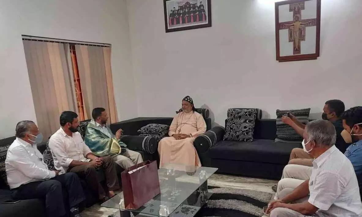 സൗഹൃദ സന്ദേശവുമായി ജമാഅത്തെ ഇസ്‌ലാമി അസി. അമീർ ബിഷപ്പ് ഹൗസിലെത്തി