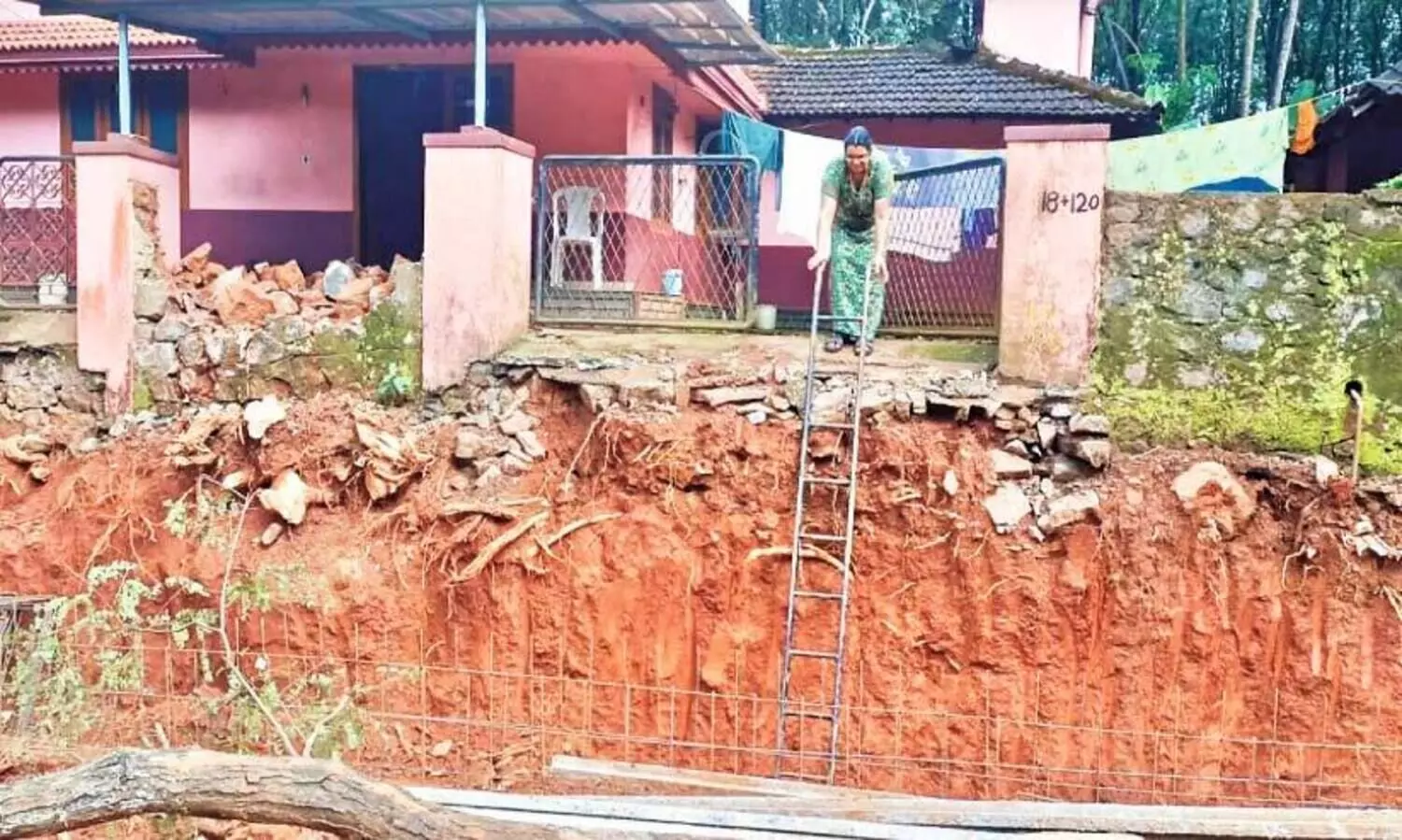 Mundur-Thoota four-lane road work: Sewer construction is unscientific