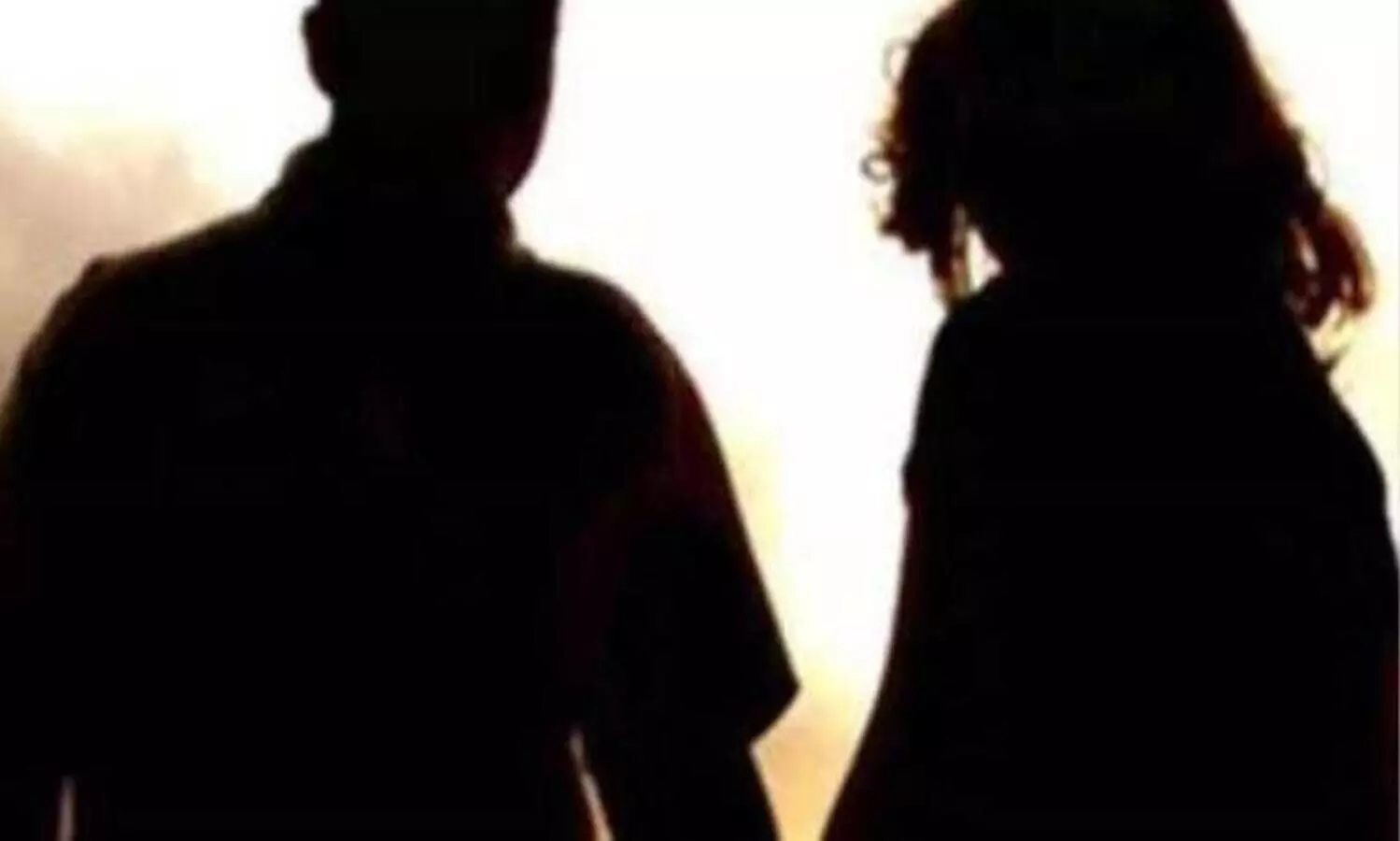 കാമുകനൊപ്പം വീടുവിട്ട യുവതി തിരികെയെത്തി; രക്ഷിതാക്കൾക്കൊപ്പം വിട്ടയച്ചു