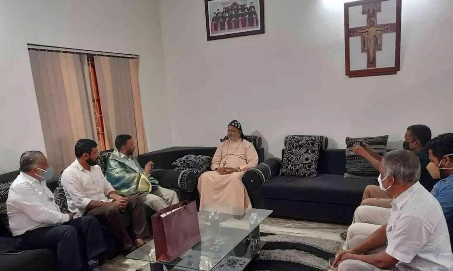 സൗഹൃദ സന്ദേശവുമായി ജമാഅത്തെ ഇസ്‌ലാമി അസി. അമീർ ബിഷപ്പ് ഹൗസിലെത്തി