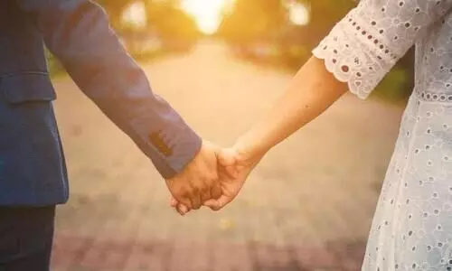 കാമുകനൊപ്പം പോയ യുവതി തിരിച്ചെത്തി; രക്ഷിതാക്കൾക്കൊപ്പം വിട്ടയച്ചു