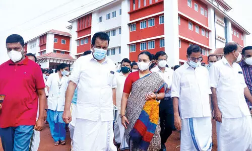 എൻഡോസൾഫാൻ പ്രശ്​നം അമർചിത്രകഥയോ?