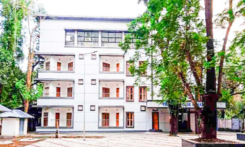 കാഴ്ച വസ്തുവായി പറവൂരിലെ സർക്കാർ വിശ്രമ മന്ദിരം