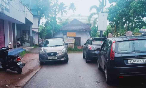 പാർക്ക് ജങ്ഷനിൽ അനധികൃത പാർക്കിങ്