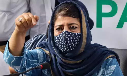 ശ്രീനഗർ ഏറ്റുമുട്ടൽ: കൊല്ലപ്പെട്ടവരുടെ കുടുംബങ്ങളോട് ഗവർണർ മാപ്പ്​ പറയണം -മഹ്​ബൂബ മുഫ്​തി