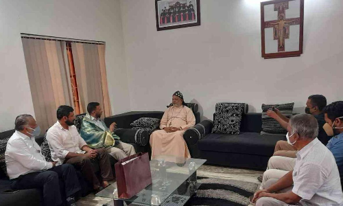 സൗഹൃദ സന്ദേശവുമായി ജമാഅത്തെ ഇസ്‌ലാമി അസി. അമീർ ബിഷപ്പ് ഹൗസിലെത്തി