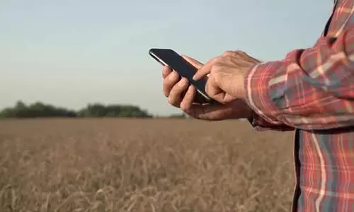 ഗുജറാത്തിൽ കർഷകർക്ക് സ്​മാർട് ഫോൺ വാങ്ങാൻ സർക്കാർ വക 1500 രൂപ