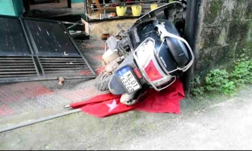 കഴക്കൂട്ടത്ത് സി.പി.എം ബ്രാഞ്ച് അംഗത്തിന്റെ വീട്ടിൽ ഗുണ്ടാ അക്രമം കഴക്കൂട്ടത്ത് സി.പി.എം ബ്രാഞ്ച് അംഗത്തിന്റെ വീട്ടിൽ ഗുണ്ടാ അക്രമം