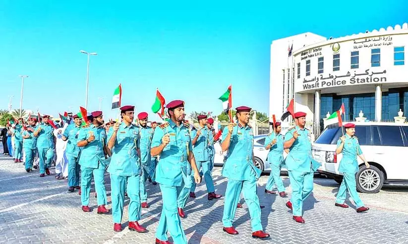 ദേ​ശീ​യ ദി​നാ​ഘോ​ഷ​ങ്ങ​ൾ​ക്ക് പ​താ​ക പ​രേ​ഡോ​ടെ  തു​ട​ക്കം കു​റി​ച്ച് ഷാ​ർ​ജ പൊ​ലീ​സ്