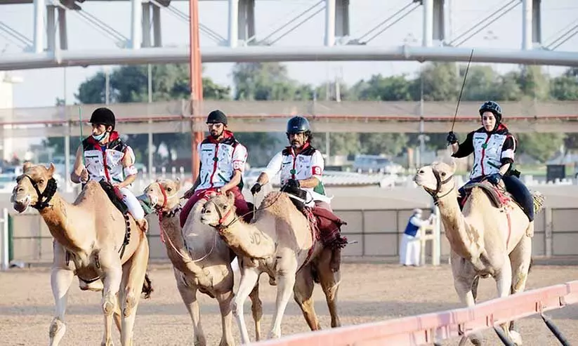 ഒ​ട്ട​ക​മ​ത്സ​ര​ത്തി​ൽ ശ്ര​ദ്ധേ​യ​യാ​യി ഖൗ​ല അ​ൽ ബ​ലൂ​ഷി