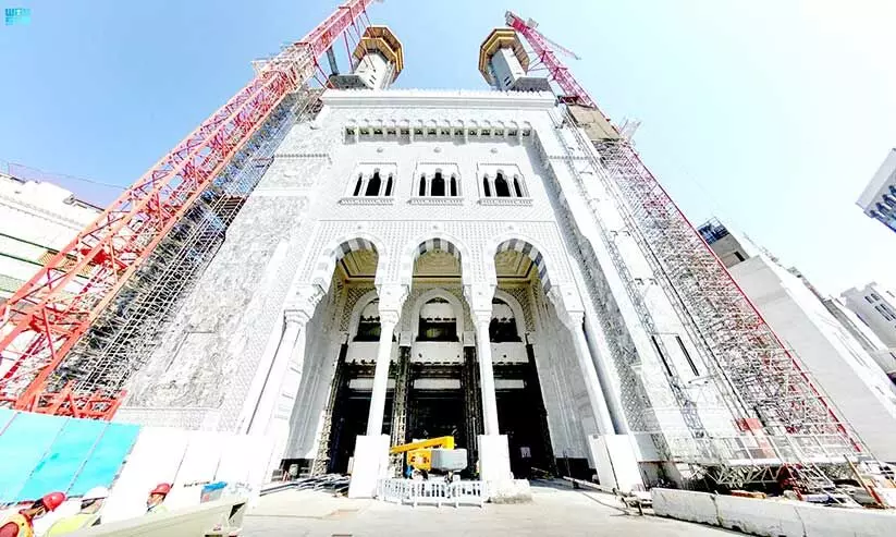 മി​നാ​ര നി​ർ​മാ​ണം അ​വ​സാ​നഘ​ട്ട​ത്തി​ൽ