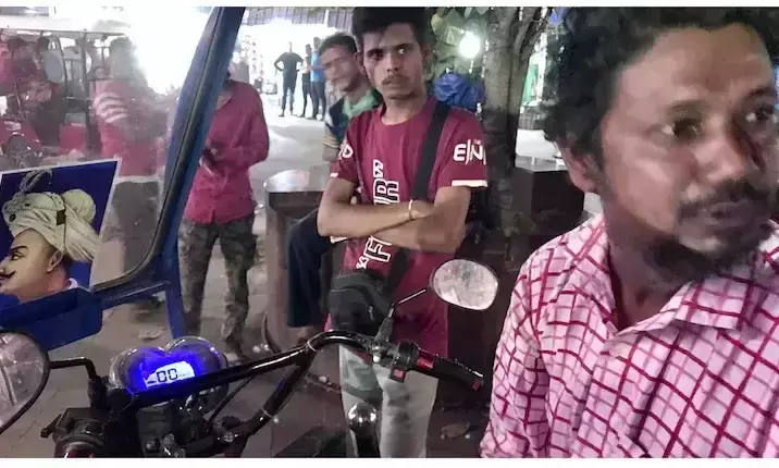 ചോദ്യങ്ങൾക്ക്​ ഉത്തരം പറയൂ, ഇൗ ഓ​ട്ടോറിക്ഷയിൽ യാത്ര ഫ്രീ