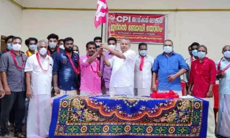 സി.പി.എം വിട്ടവർ സി.പി.ഐയിൽ ചേർന്നു സി.പി.എം വിട്ടവർ സി.പി.ഐയിൽ ചേർന്നു