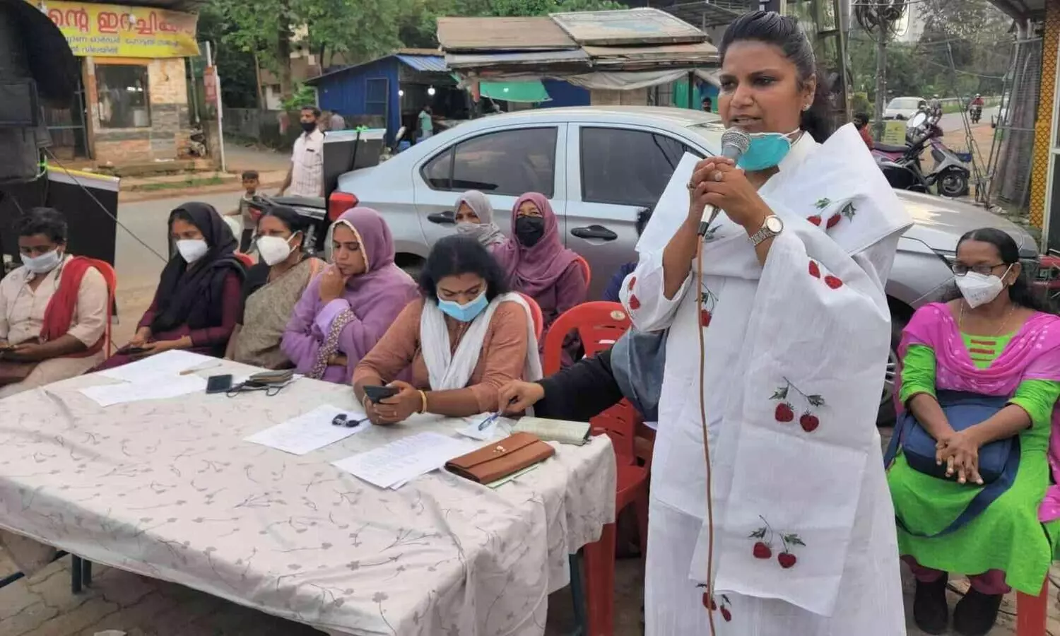 കെ റെയിലിനെതിരെ പ്രതിഷേധം കനക്കുന്നു; സായാഹ്ന ധർണ്ണയുമായി കുടുംബിനികളും