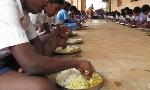 ഉച്ചഭക്ഷണത്തിന്​ ഫണ്ടില്ല; പ്രൈമറി സ്​കൂൾ പ്രധാനാധ്യാപകർ നെ​ട്ടോട്ടത്തിൽ