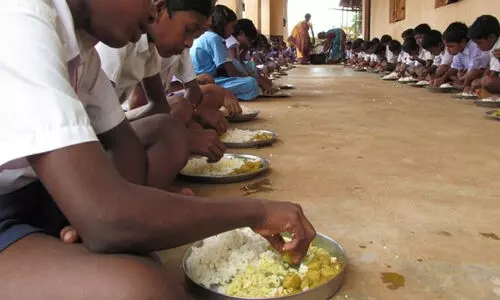 ഉച്ചഭക്ഷണത്തിന്​ ഫണ്ടില്ല; പ്രൈമറി സ്​കൂൾ പ്രധാനാധ്യാപകർ നെ​ട്ടോട്ടത്തിൽ