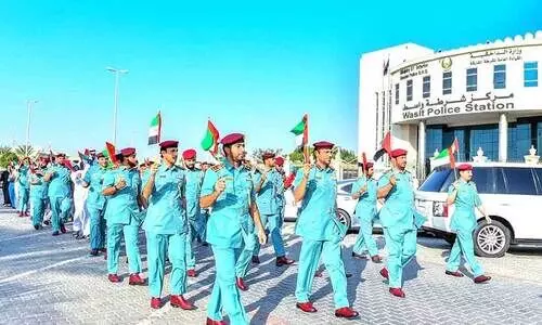 ദേ​ശീ​യ ദി​നാ​ഘോ​ഷ​ങ്ങ​ൾ​ക്ക് പ​താ​ക പ​രേ​ഡോ​ടെ  തു​ട​ക്കം കു​റി​ച്ച് ഷാ​ർ​ജ പൊ​ലീ​സ്