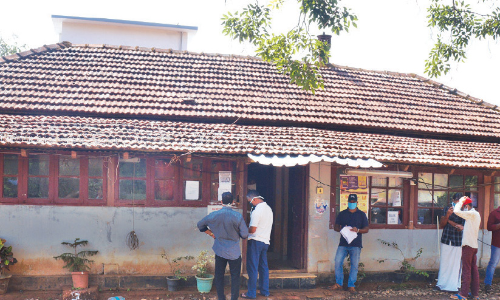 ചോർന്നൊലിക്കുന്ന കെട്ടിടത്തിൽ പൊലീസ്​ ജീവിതം