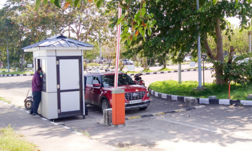 തിരുവനന്തപുരം വി​മാ​ന​ത്താ​വ​ള​ത്തി​ല്‍ പാ​ര്‍ക്കി​ങ് ഫീ ​പി​രി​ക്കു​ന്ന​തി​ന് അ​ദാ​നി​യു​ടെ പു​തി​യ ത​ന്ത്ര​ങ്ങ​ള്‍